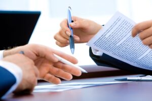 Traduttore di contratti per la traduzione contrattuale precisa